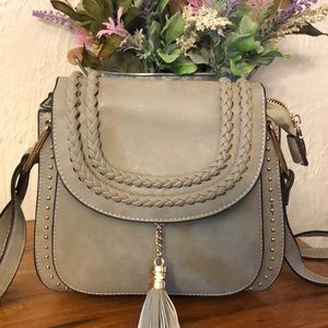 👜 TOM CLOVER FAUX LEATHER STUDDED CROSSBODY GREY TASSLE. BEAUTIFUL